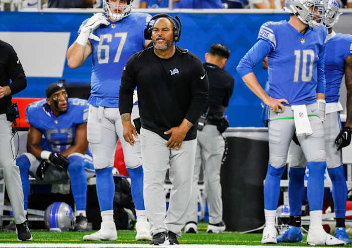 Sep 18, 2022; Detroit, Michigan, USA; Detroit Lions assistant head coach Duce Staley talks to players before a play against Washington Commanders during the first half at Ford Field.